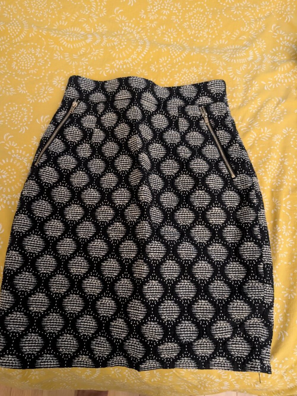 H&M Black and Cream polka dot skirt | size 2